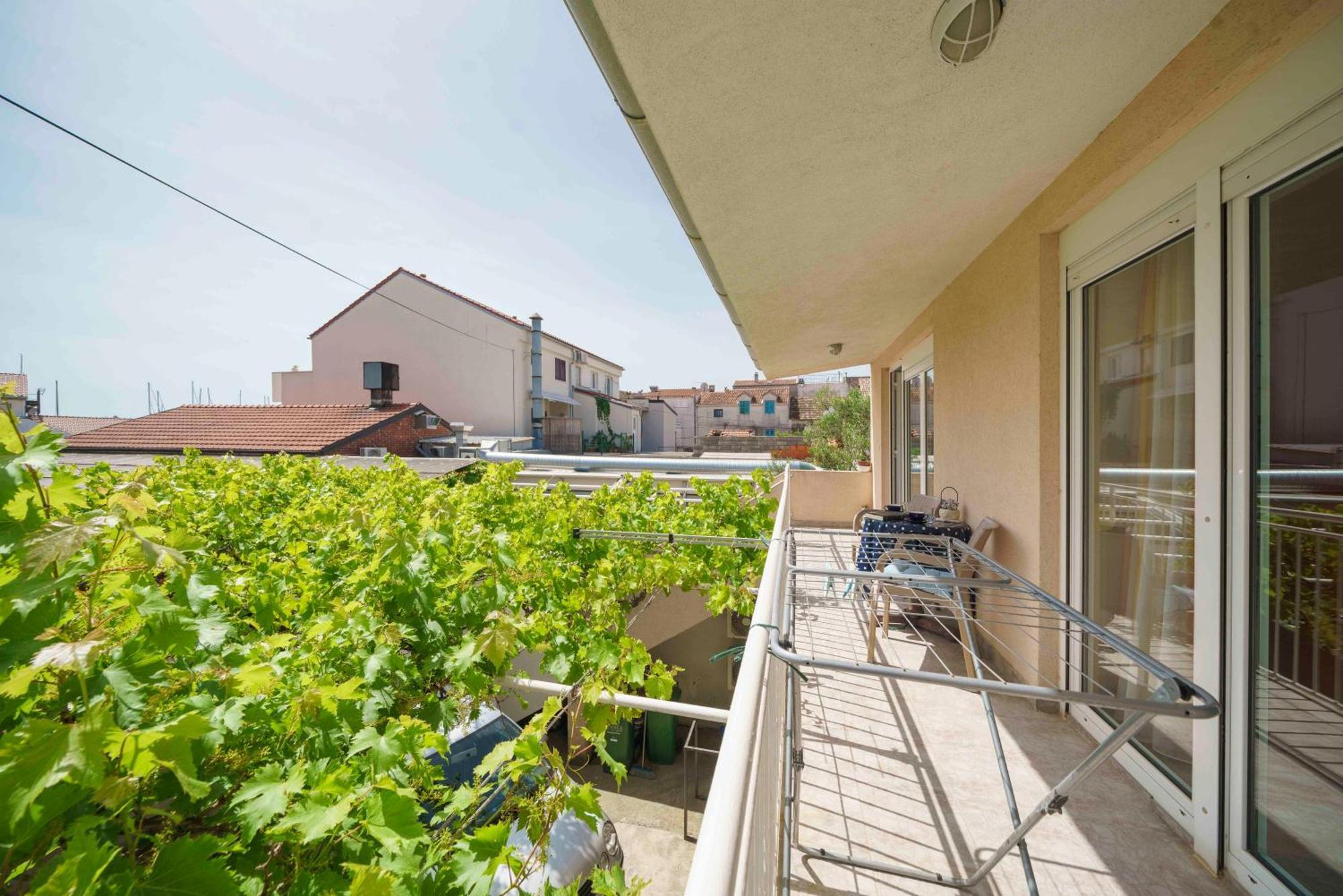 Apartments Vitis - City Centre - Free Parking Vodice Eksteriør billede